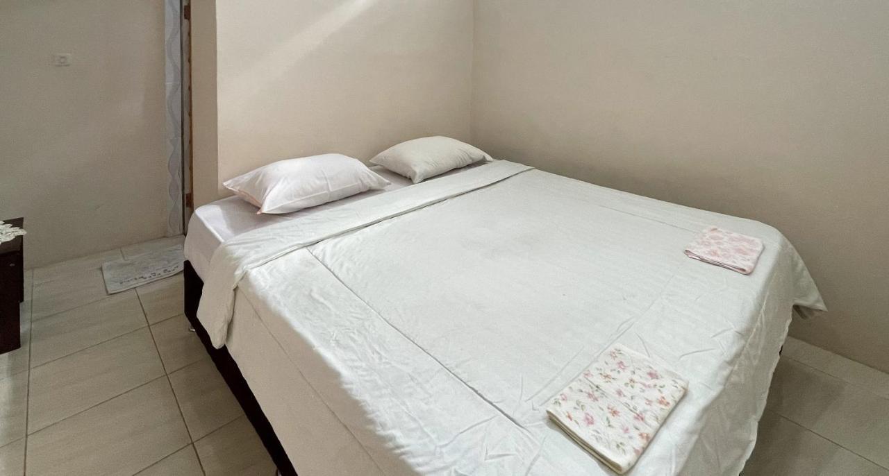 Valencia Homestay Redpartner Parapat Dış mekan fotoğraf