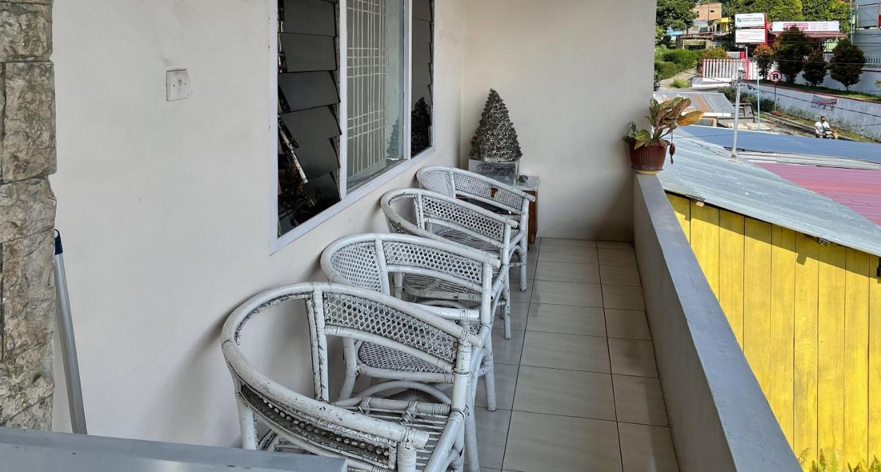 Valencia Homestay Redpartner Parapat Dış mekan fotoğraf