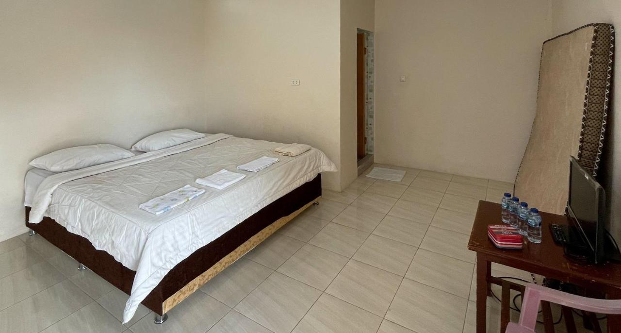 Valencia Homestay Redpartner Parapat Dış mekan fotoğraf