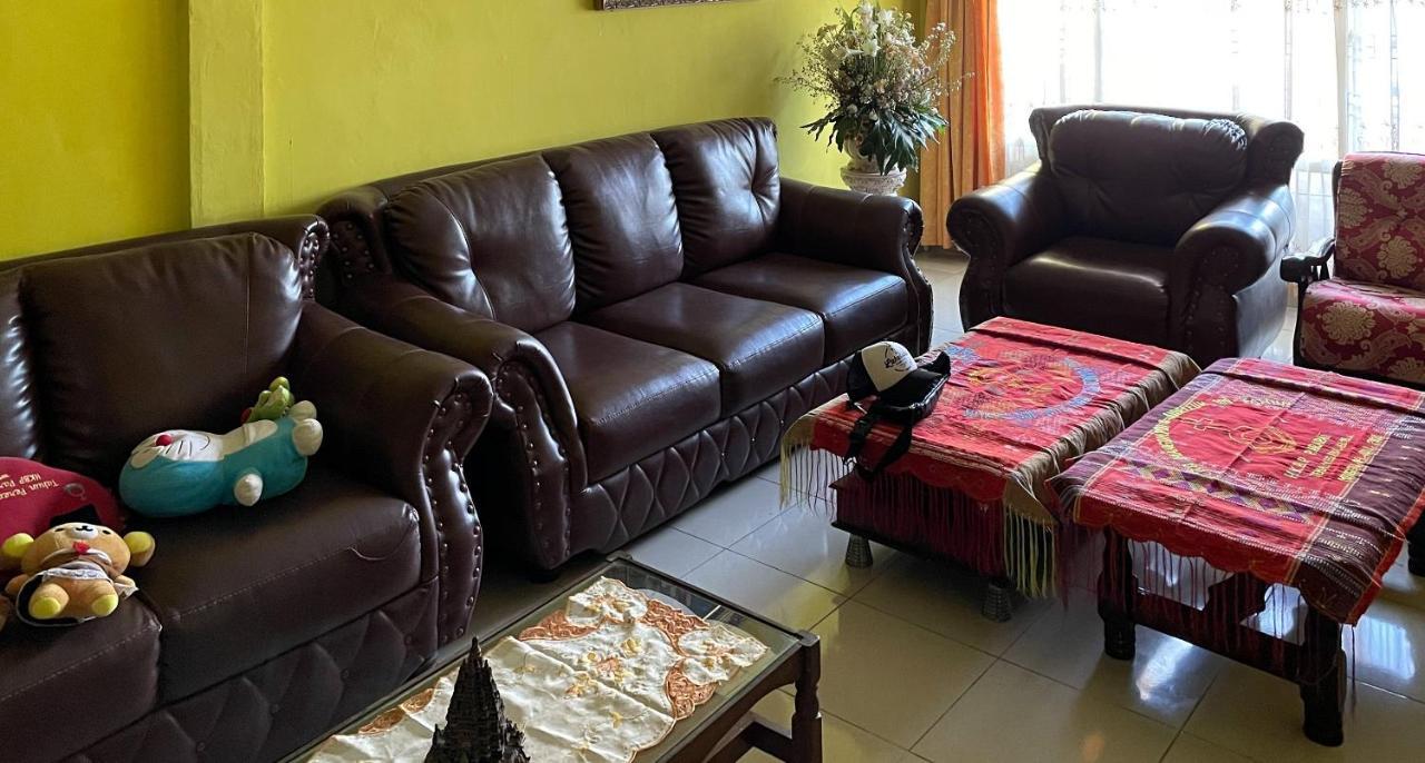Valencia Homestay Redpartner Parapat Dış mekan fotoğraf