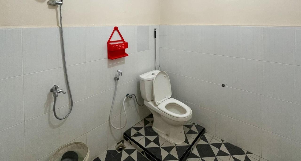 Valencia Homestay Redpartner Parapat Dış mekan fotoğraf